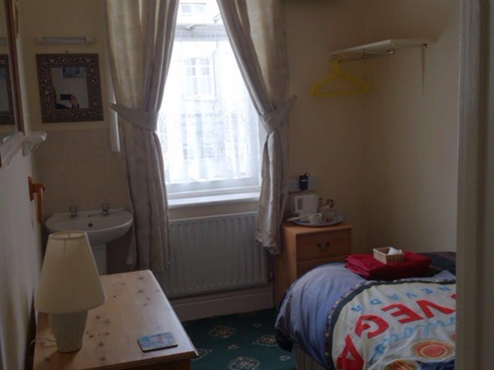 Bed and Breakfast The Mercury, Blackpool - Over 21'S Only Экстерьер фото